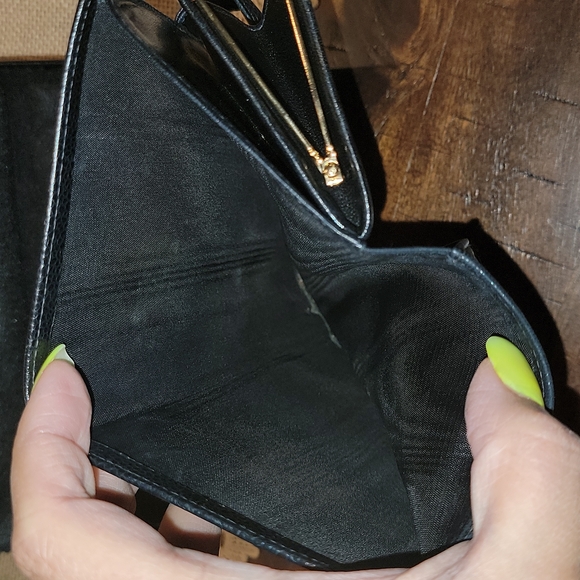 🎉SOLD🎉 Excellent condition and Authentic  CHANEL bifold kisslock wallet - Picture 12 of 13